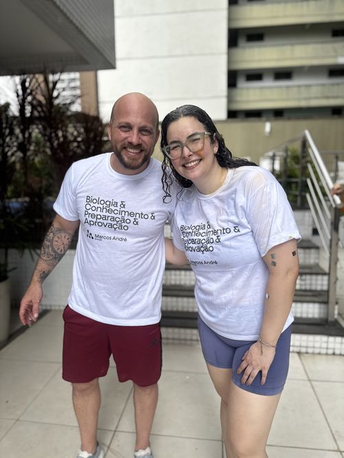Aline Rendeiro, aprovada em Medicina, ao lado do Prof. Marcos André